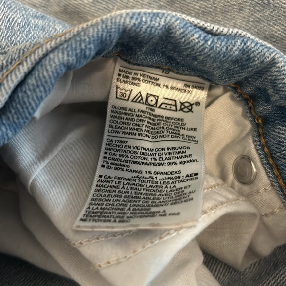 Old Navy Boyfriend Jeans - Picture 3 of 5